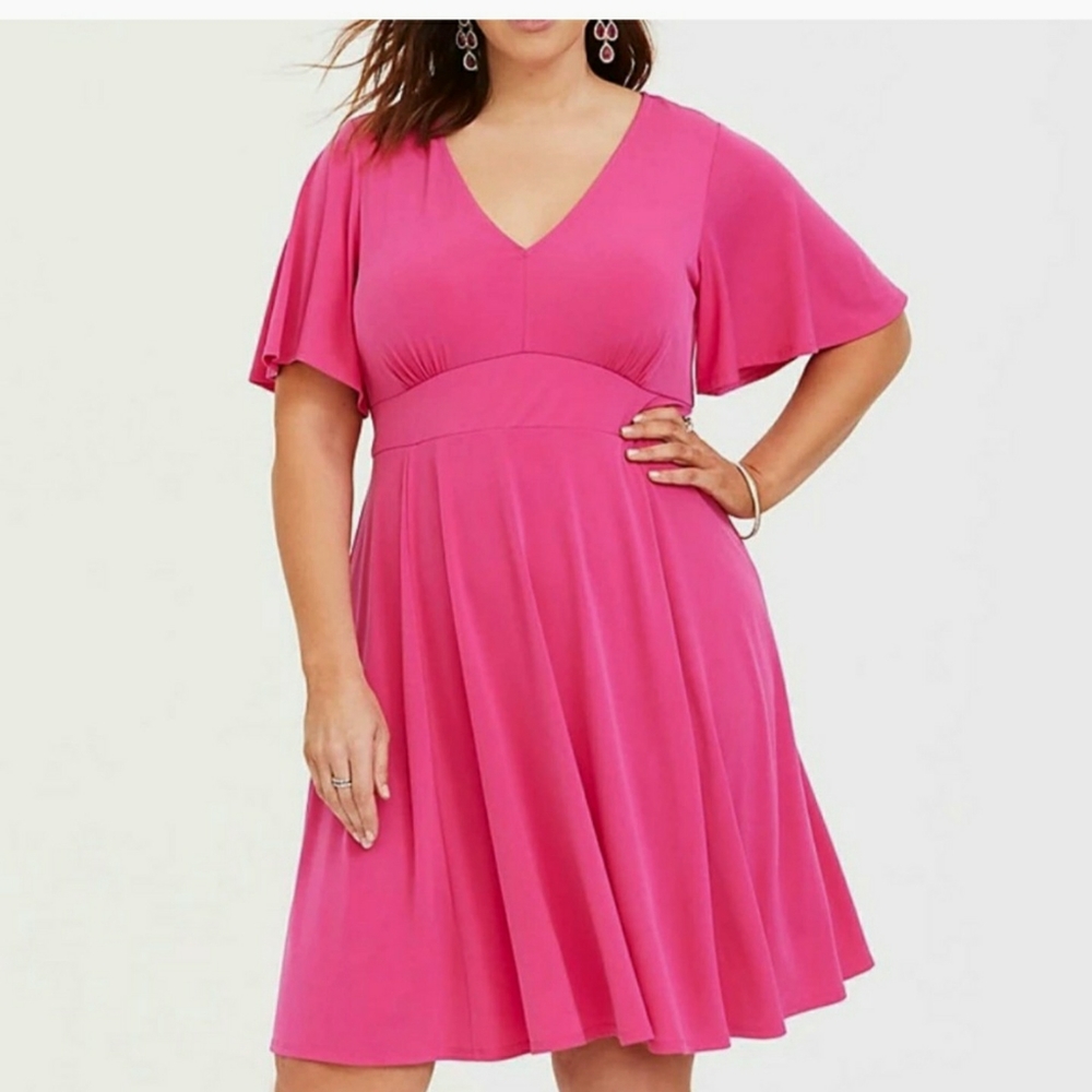 Torrid Skater Dress Pink Stretchy Flutter Sleeve V-Neck Size 00 M/L  NWT